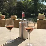 לינה וארוחת בוקר Le Petit Paradis