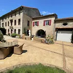 Le Petit Paradis לינה וארוחת בוקר 3*