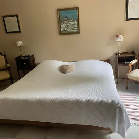 Le Petit Paradis Bed & Breakfast *